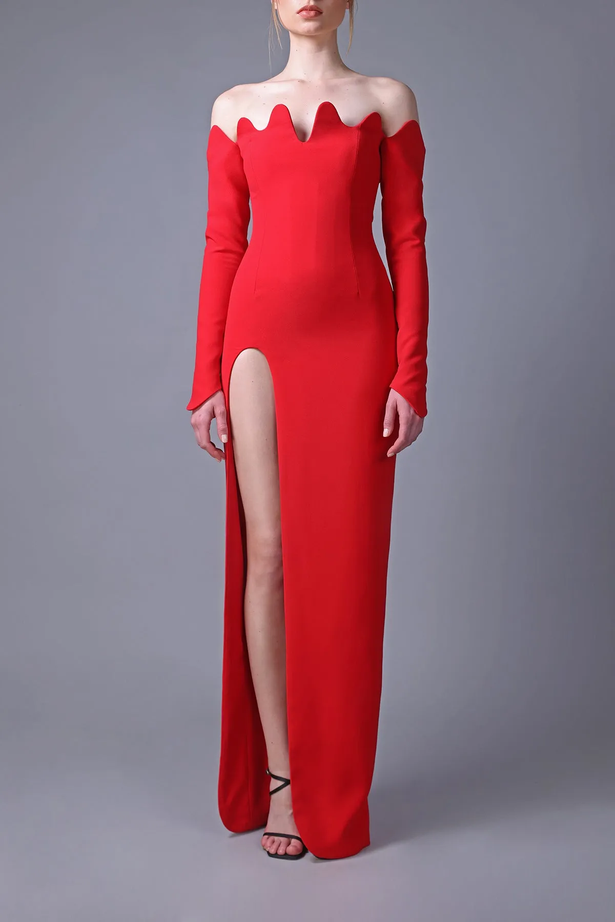Red crêpe dress with waves structured neckline