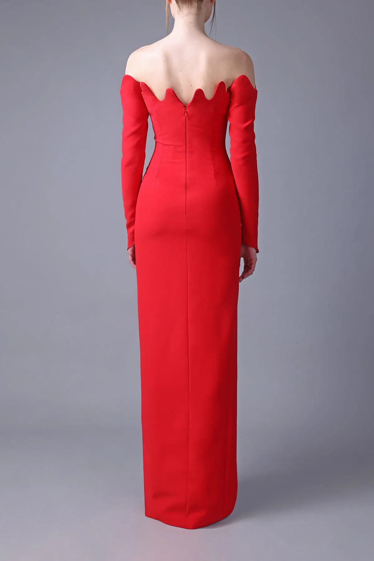 Red crêpe dress with waves structured neckline