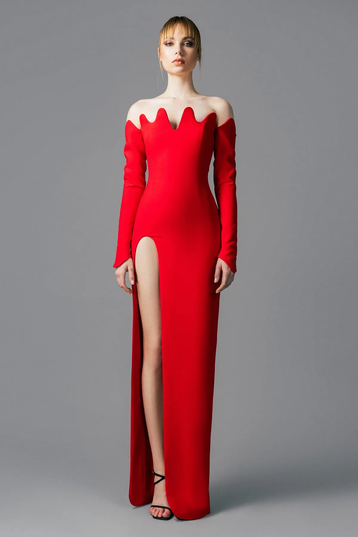 Red crêpe dress with waves structured neckline